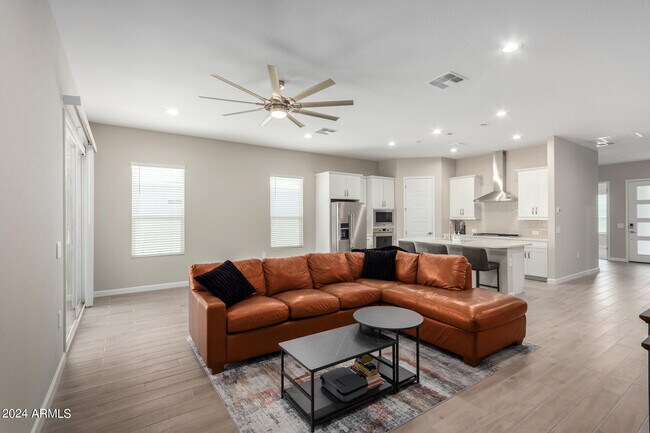 10472 W Adam Ave Peoria, AZ 85382 photo 5