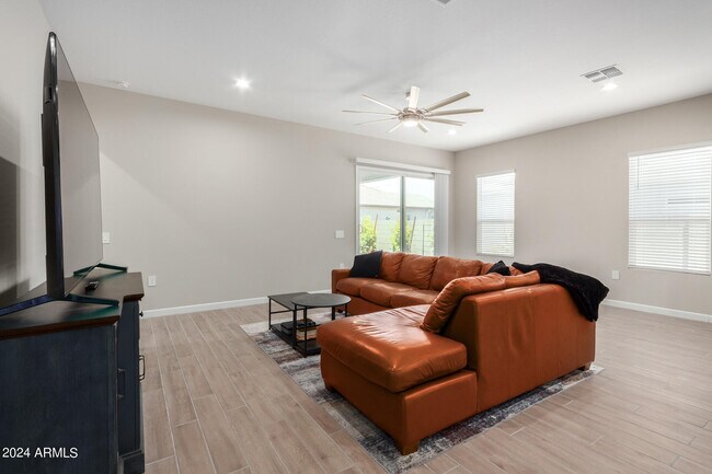 10472 W Adam Ave Peoria, AZ 85382 photo 4