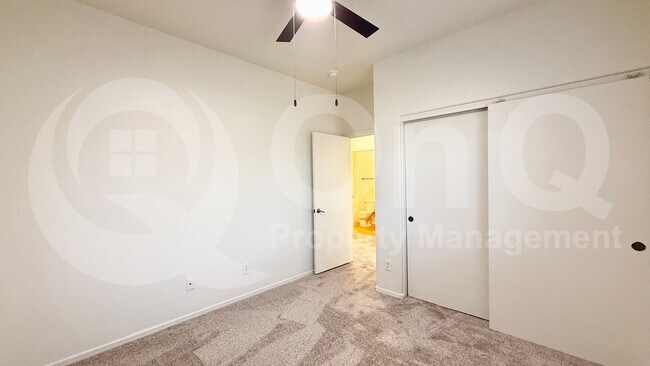 807 W Sunset Dr photo 2