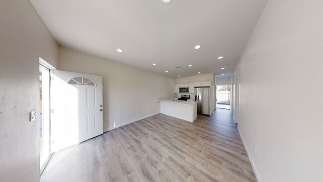 5443 Brockbank Pl San Diego, CA 92115 photo 2