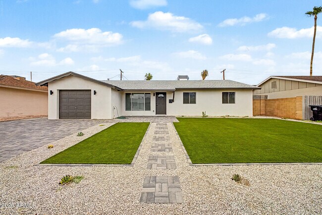 8440 E Palm Ln Scottsdale, AZ 85257 photo 2