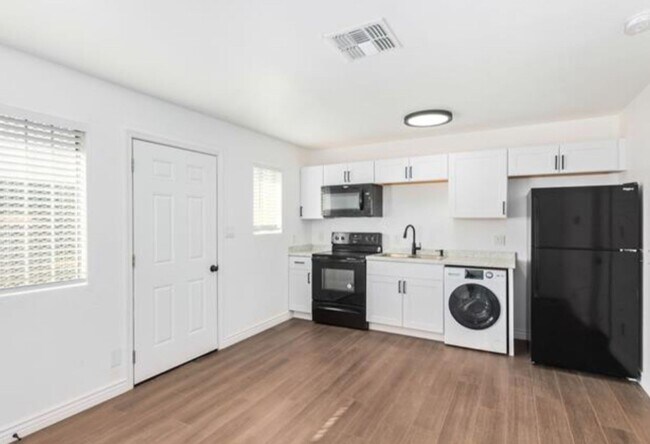 1438 E Adams St Phoenix, AZ 85034 photo 3