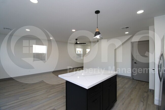 2516 E Broadway Rd Phoenix, AZ 85040 photo 4