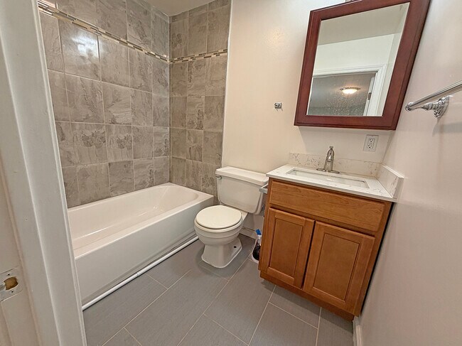 2539 Grande Vista Ave Oakland, CA 94601 photo 2