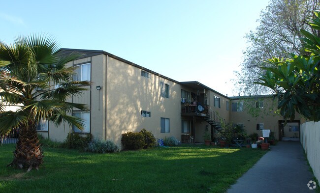Carter Apartments photo 2