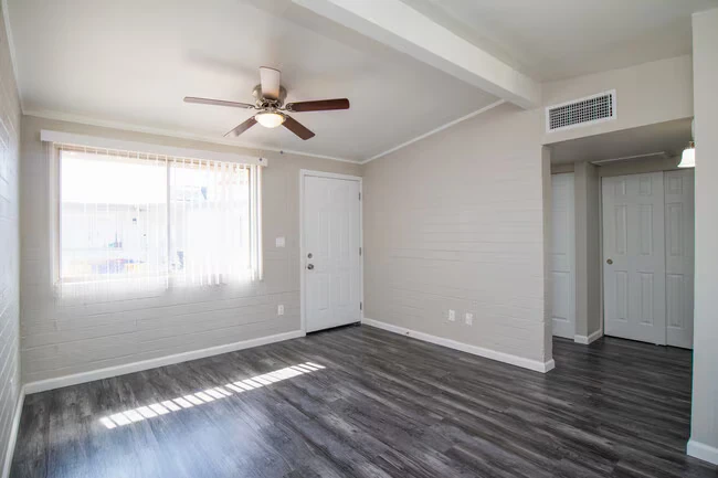 223 5th Ave E Buckeye, AZ 85326 photo 4