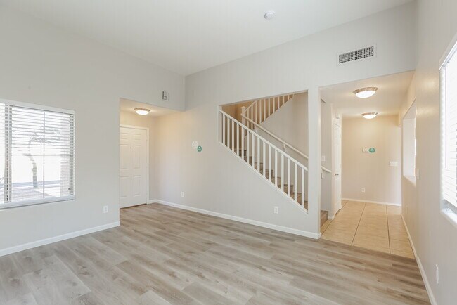 3733 W Dunbar Dr Phoenix, AZ 85041 photo 4