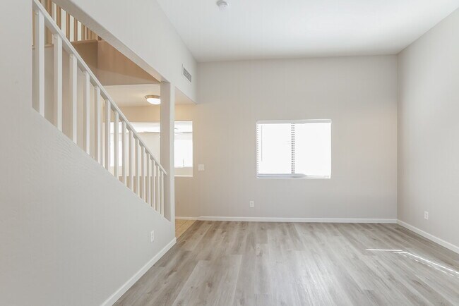 3733 W Dunbar Dr Phoenix, AZ 85041 photo 5