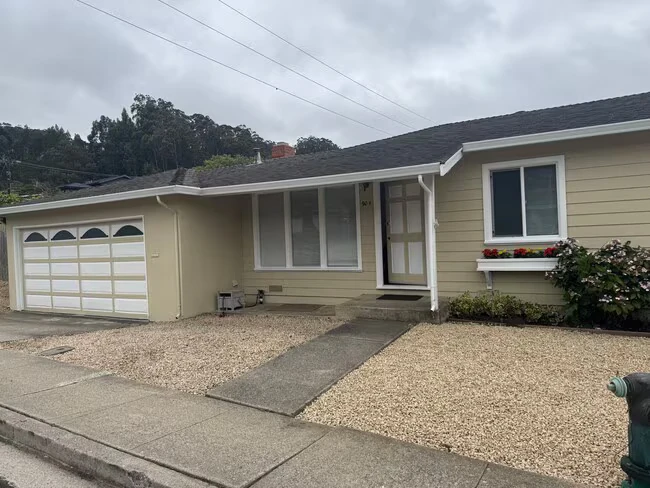 904 Crespi Dr Pacifica, CA 94044 photo 2