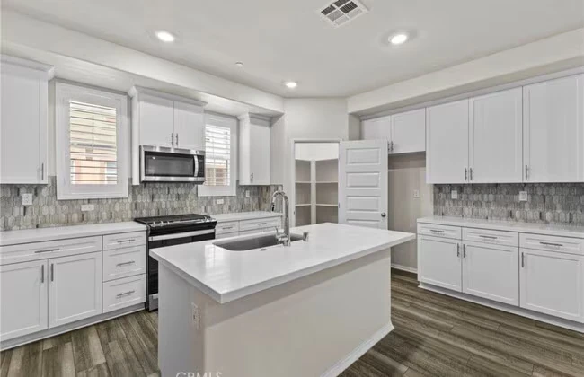 40815 Melrose Dr Temecula, CA 92591 photo 3