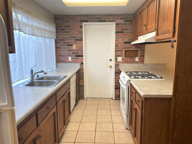 1329 Nacion Ave Chula Vista, CA 91911 photo 2