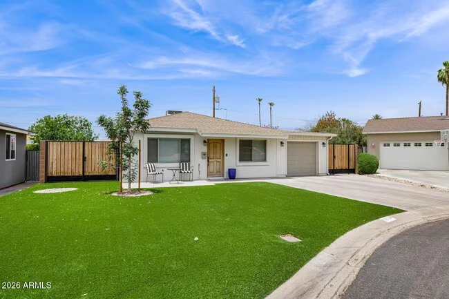 4228 N 44th Pl Phoenix, AZ 85018 photo 2