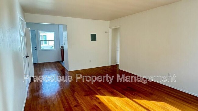 317 E 5th St National City, CA 91950 photo 4