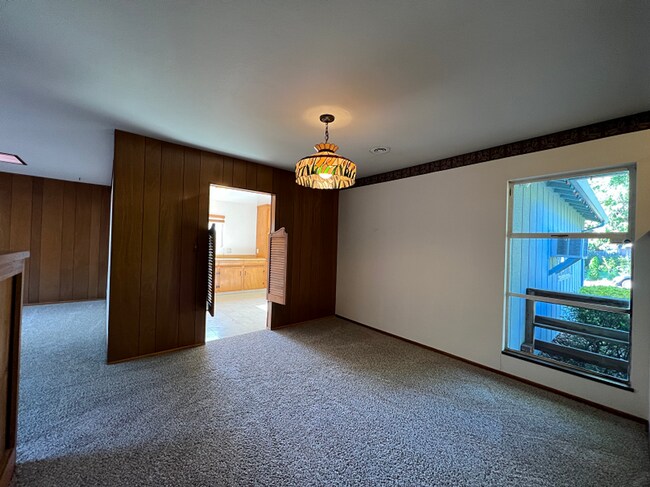 1052 Vassar Dr Napa, CA 94558 photo 4