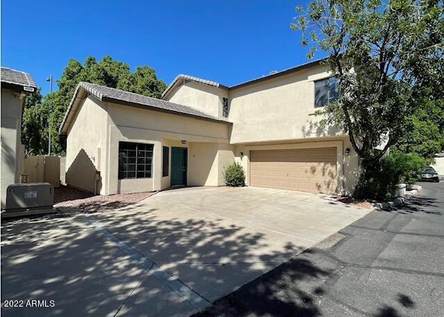 1124 E Rose Ln