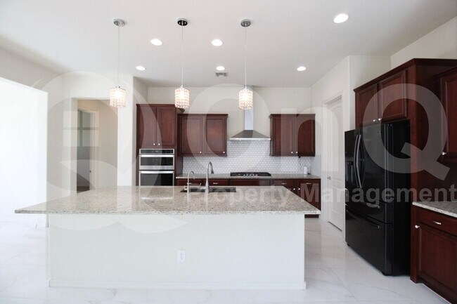 9707 W Patrick Ln Peoria, AZ 85383 photo 3
