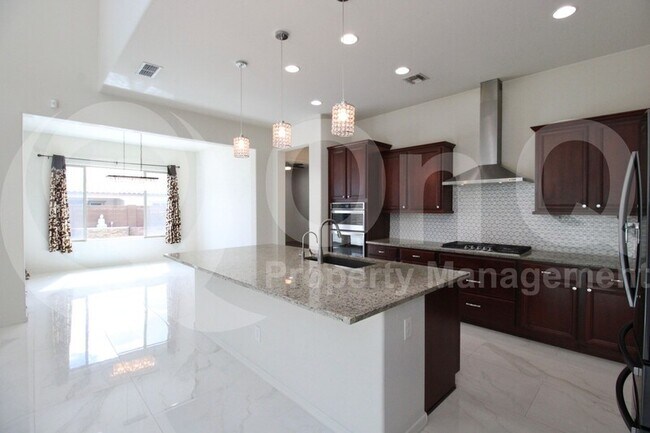 9707 W Patrick Ln Peoria, AZ 85383 photo 5