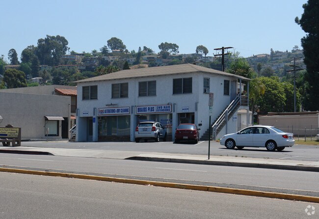 4582-4584 Maple Ave La Mesa, CA 91942 photo 2
