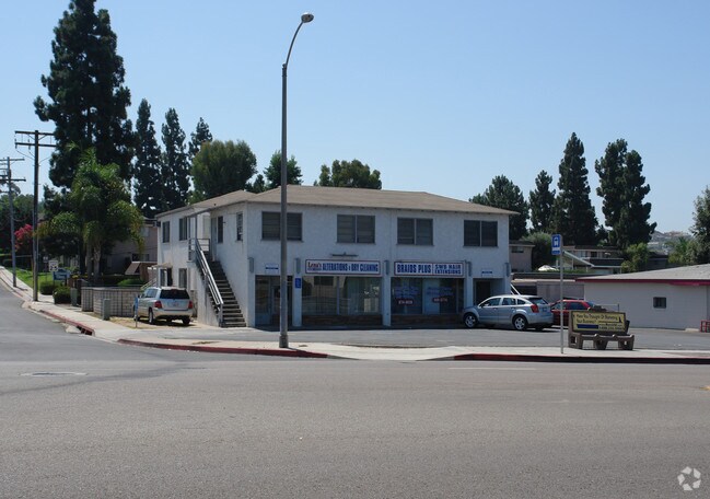 4582-4584 Maple Ave La Mesa, CA 91942 photo 3