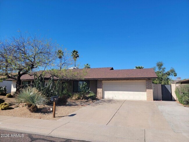 4428 E Joan De Arc Ave photo 2