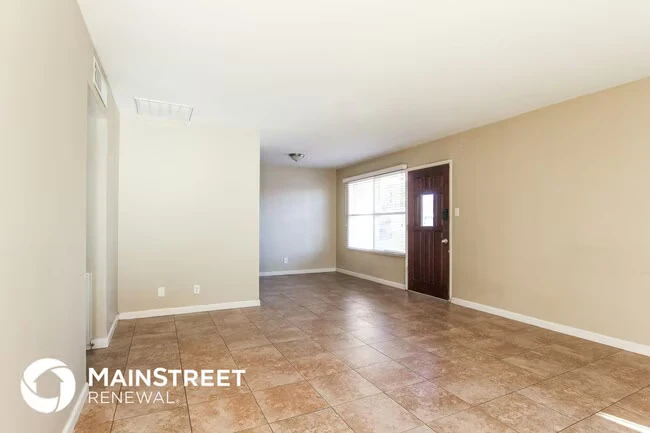 3807 W Hazelwood St Phoenix, AZ 85019 photo 4