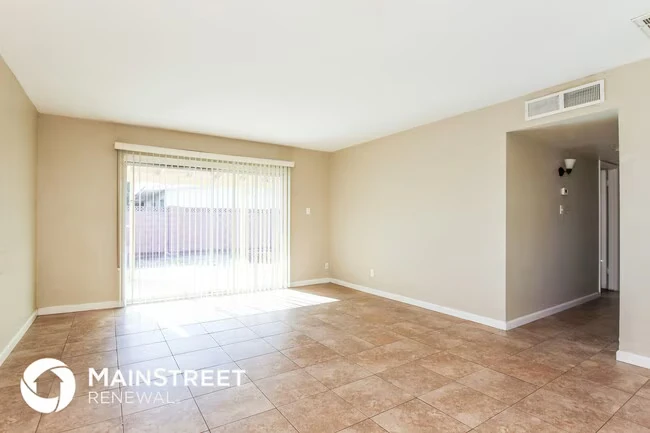 3807 W Hazelwood St Phoenix, AZ 85019 photo 2