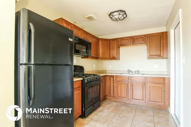 3807 W Hazelwood St Phoenix, AZ 85019 photo 5