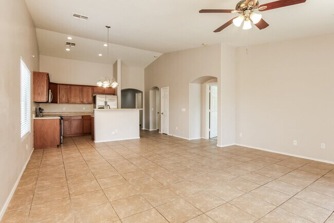2431 W Gaby Rd Phoenix, AZ 85041 photo 4