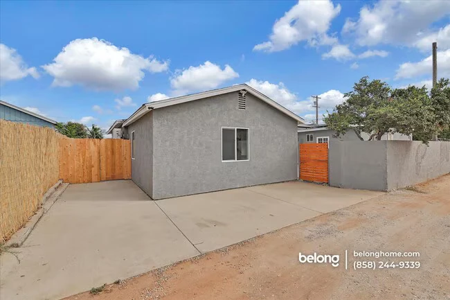1722 L Ave National City, CA 91950 photo 3