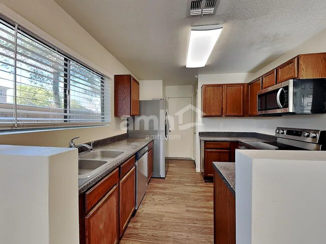 9680 N 82nd Ln Peoria, AZ 85345 photo 3
