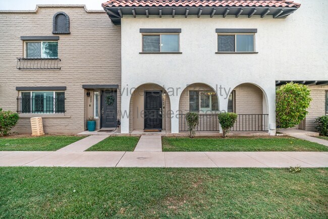 2948 E Clarendon Ave Phoenix, AZ 85016 photo 2