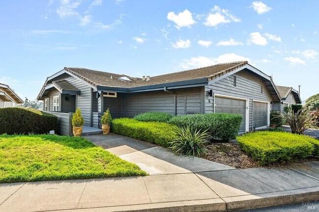 66 Heritage Dr photo 4