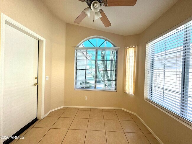 629 N Kenneth Pl Chandler, AZ 85226 photo 4