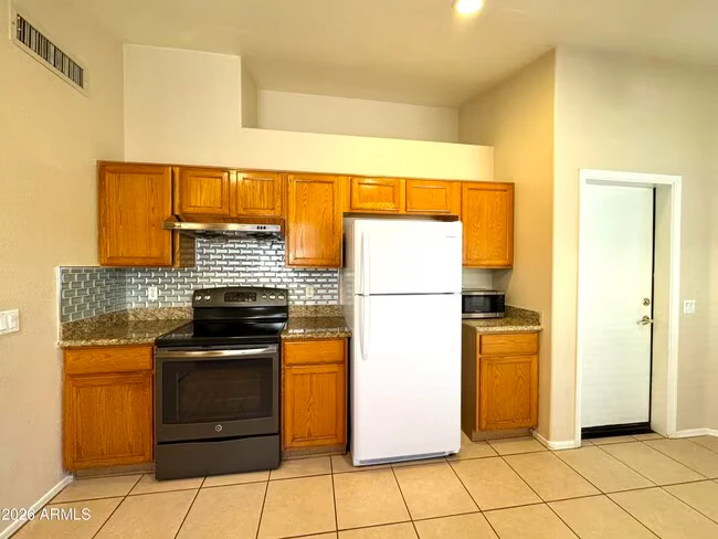 629 N Kenneth Pl Chandler, AZ 85226 photo 3