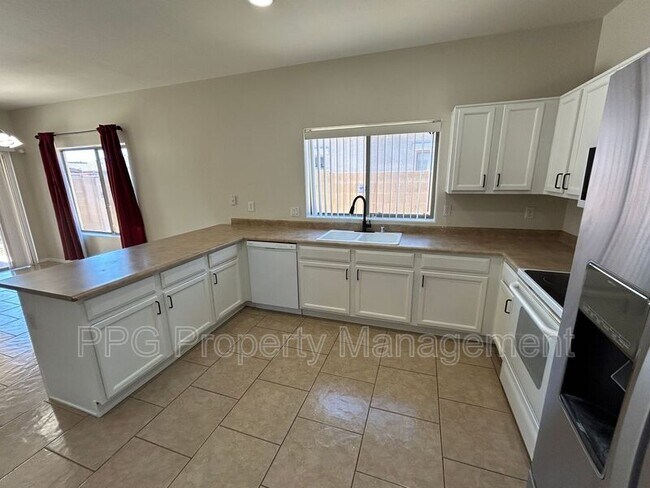 13735 W Caribbean Ln Surprise, AZ 85379 photo 4