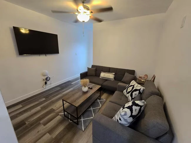 536 R Ave National City, CA 91950 photo 2