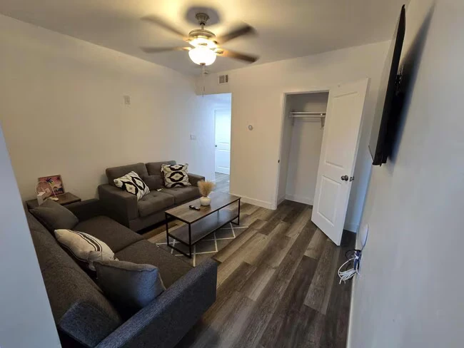 536 R Ave National City, CA 91950