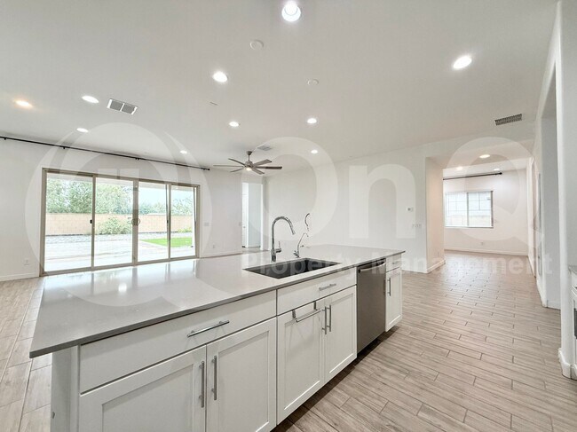 5560 S Arizona Pl Chandler, AZ 85249 photo 4