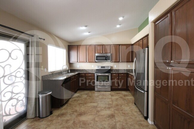 2735 S Sean Dr Chandler, AZ 85286 photo 3