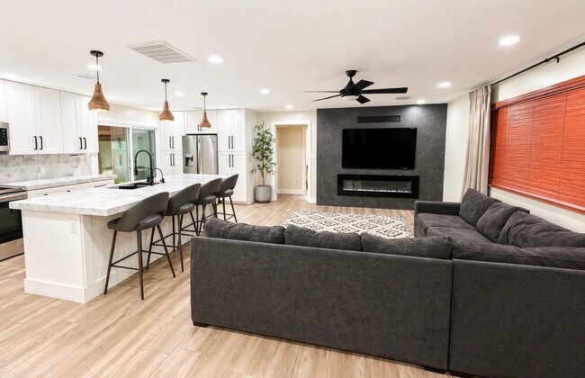 1237 E Riviera Dr Tempe, AZ 85282 photo 3