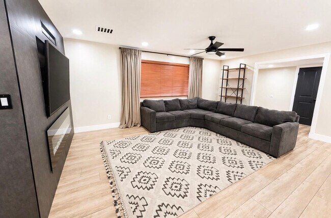 1237 E Riviera Dr Tempe, AZ 85282 photo 4