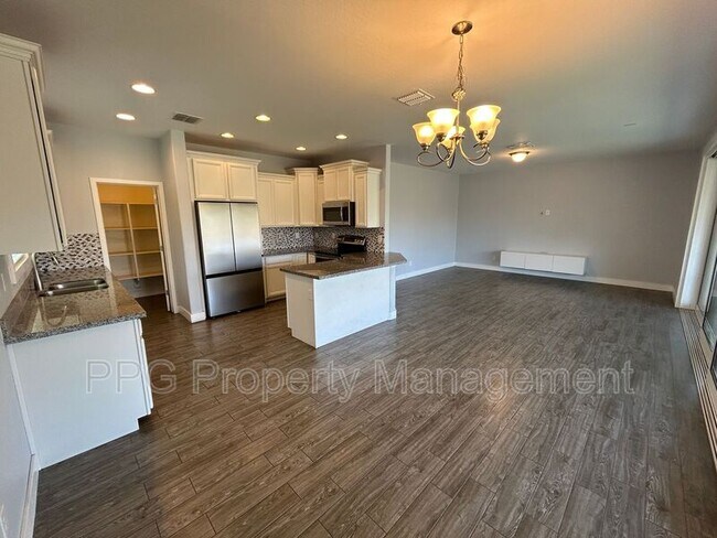 804 Gary Ln Phoenix, AZ 85042 photo 5