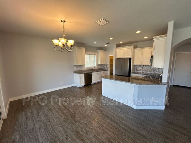 804 Gary Ln Phoenix, AZ 85042 photo 4
