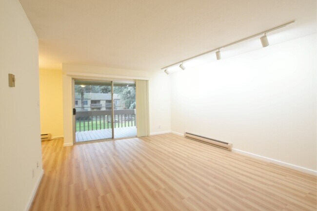505 Cypress Point Dr Mountain View, CA 94043 photo 4