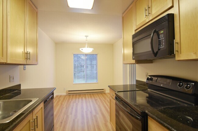 505 Cypress Point Dr Mountain View, CA 94043 photo 2