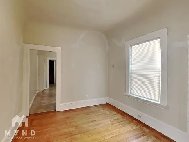 231 Athol Ave Oakland, CA 94606 photo 3