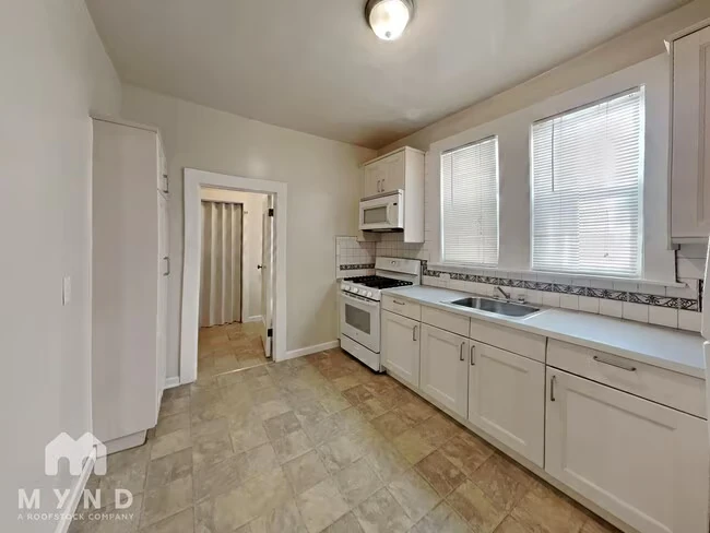 231 Athol Ave Oakland, CA 94606 photo 5