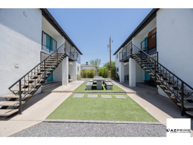 719 N 12th Ave Phoenix, AZ 85007 photo 2