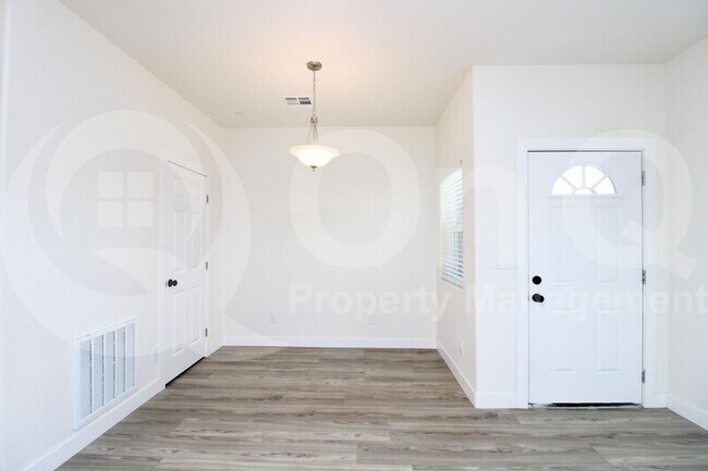 1306 E Purdue Ave Phoenix, AZ 85020 photo 5