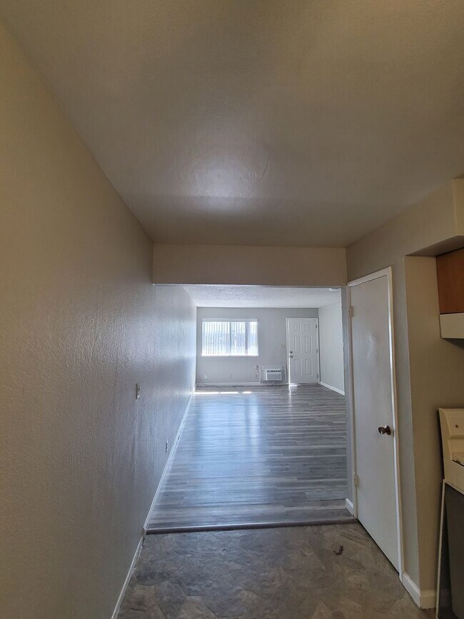 1108 W 5th St Antioch, CA 94509 photo 3